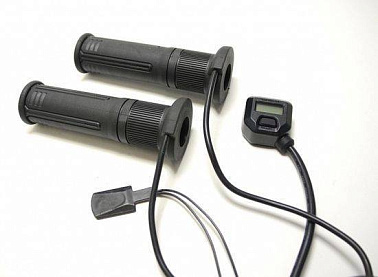 Рукоятки руля с эл.подогревом и подогревом рукоятки упр. др. заслонкой (с ж.к. экраном)